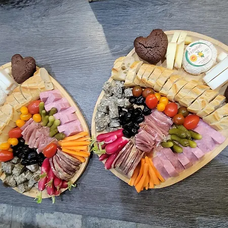 Mas De Bouilhac 1 Gite, 1 Insolite, 1 Romantique Couette-café Pranles